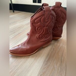 SCHUTZ Brown Ankle Booties